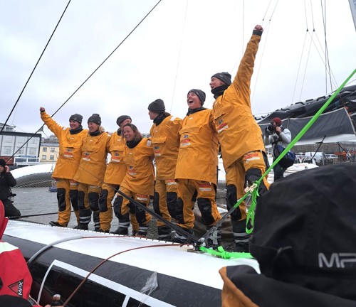 Arrivé de l'équipage au port de Brest