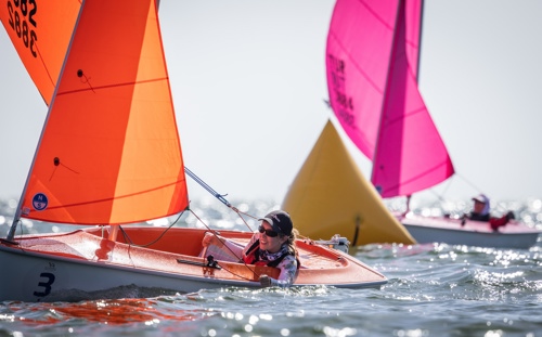 Coline à la barre de son Hansa